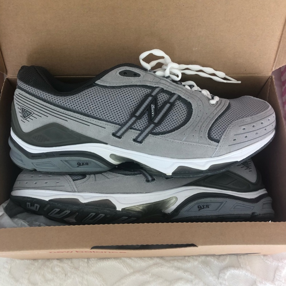 NWT - Men’s 1010 New Balance Training Sneakers
